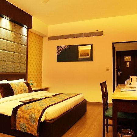 Country Inn & Suites Haridwār Екстериор снимка