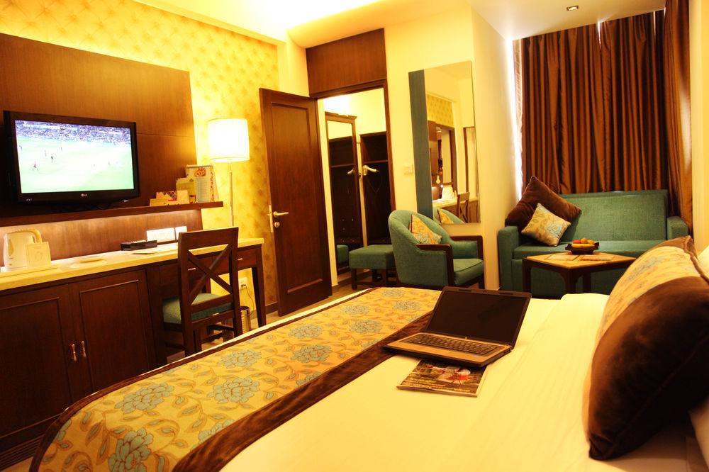 Country Inn & Suites Haridwār Екстериор снимка