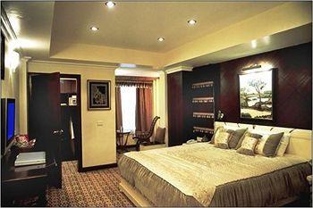 Country Inn & Suites Haridwār Екстериор снимка