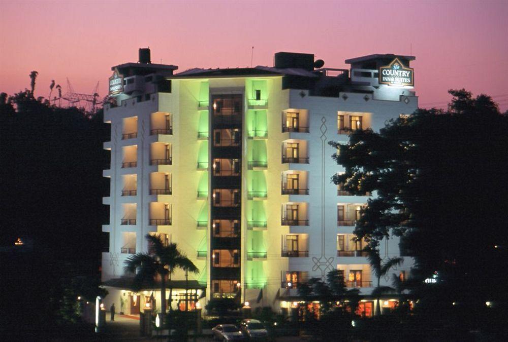 Country Inn & Suites Haridwār Екстериор снимка